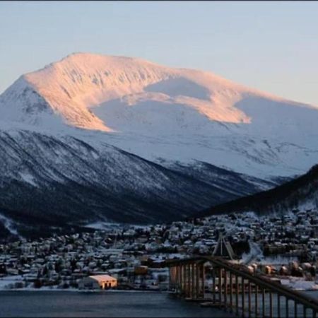 New! Modern - Central - Cozy Place By The Sherpa Stairs Tromsø Exterior foto